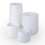 Plastic pots in white color.  احواض بلاستيكيه بالون الابيض