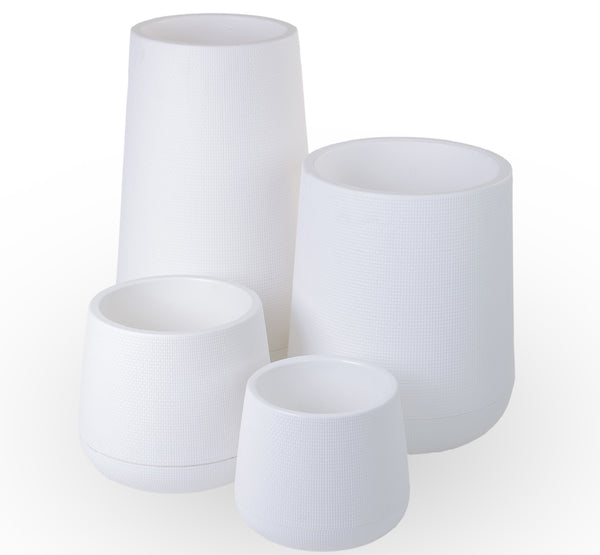 Plastic pots in white color.  احواض بلاستيكيه بالون الابيض